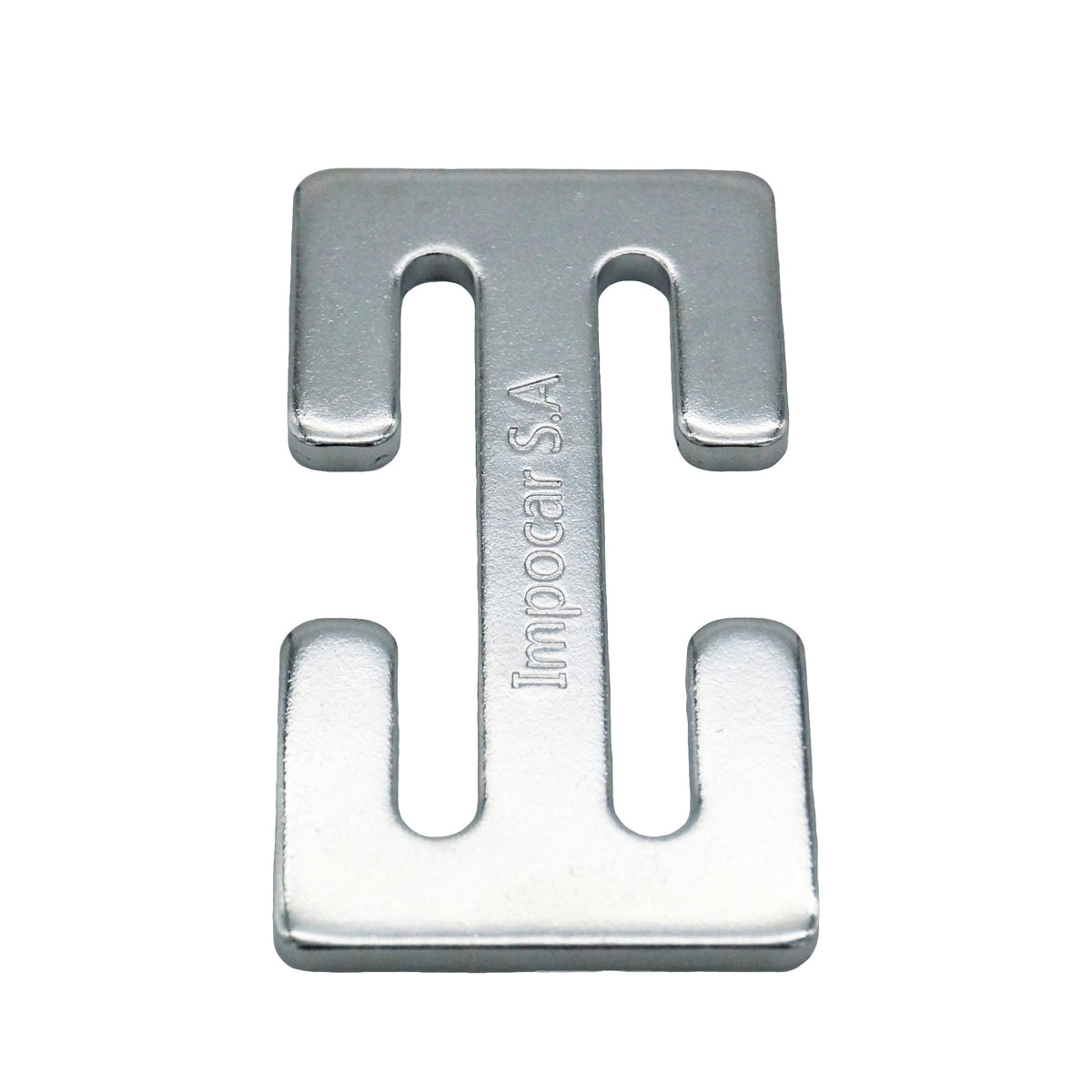 The vertical view of a silver metallic seatbelt clip against a white background. The clip has two rectangular slots for the insertion of a seatbelt’s ends and is engraved with “Impocar S.A.,”